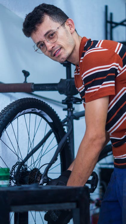 UrbanFix: CykelMester mekaniker i arbejde